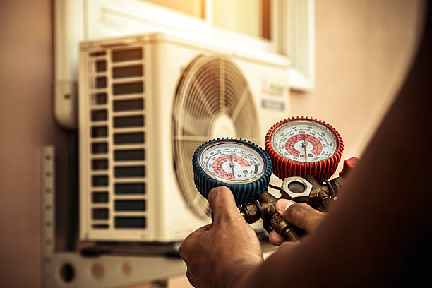 Professional Ductwork Repair technician working in Vienna, IL